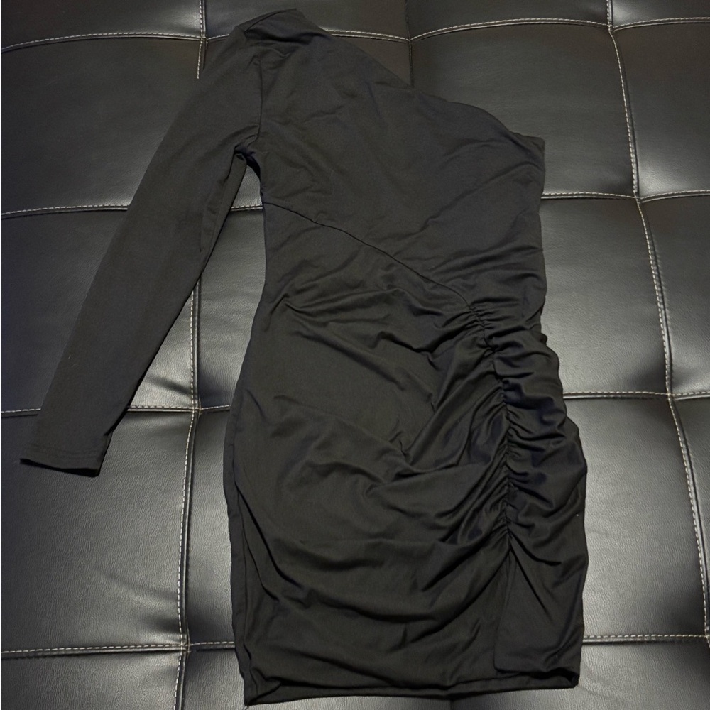 Elegant Black One-Shoulder Dress